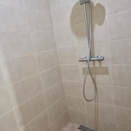 Aux Roches Fleuries Lezignan-la-Cebe